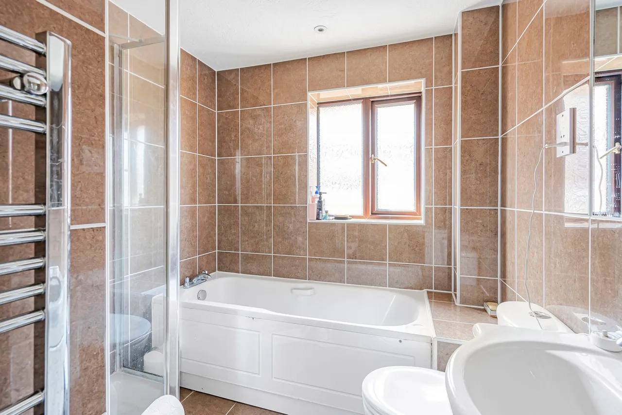 Juniper Gardens, Sunbury-on-Thames, TW16, photo 16