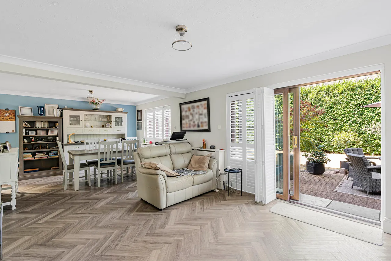 Juniper Gardens, Sunbury-on-Thames, TW16, photo 5