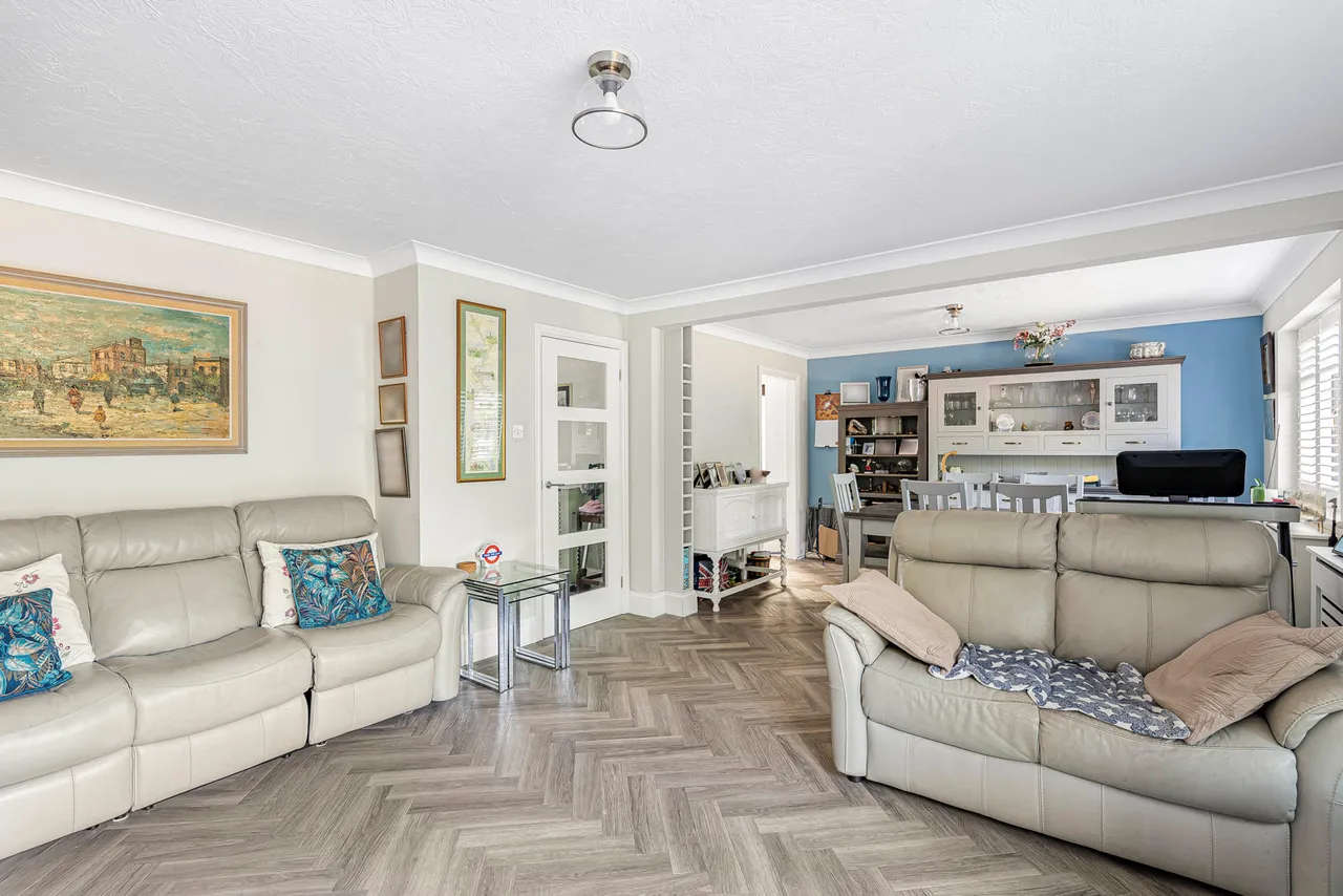 Juniper Gardens, Sunbury-on-Thames, TW16, photo 3