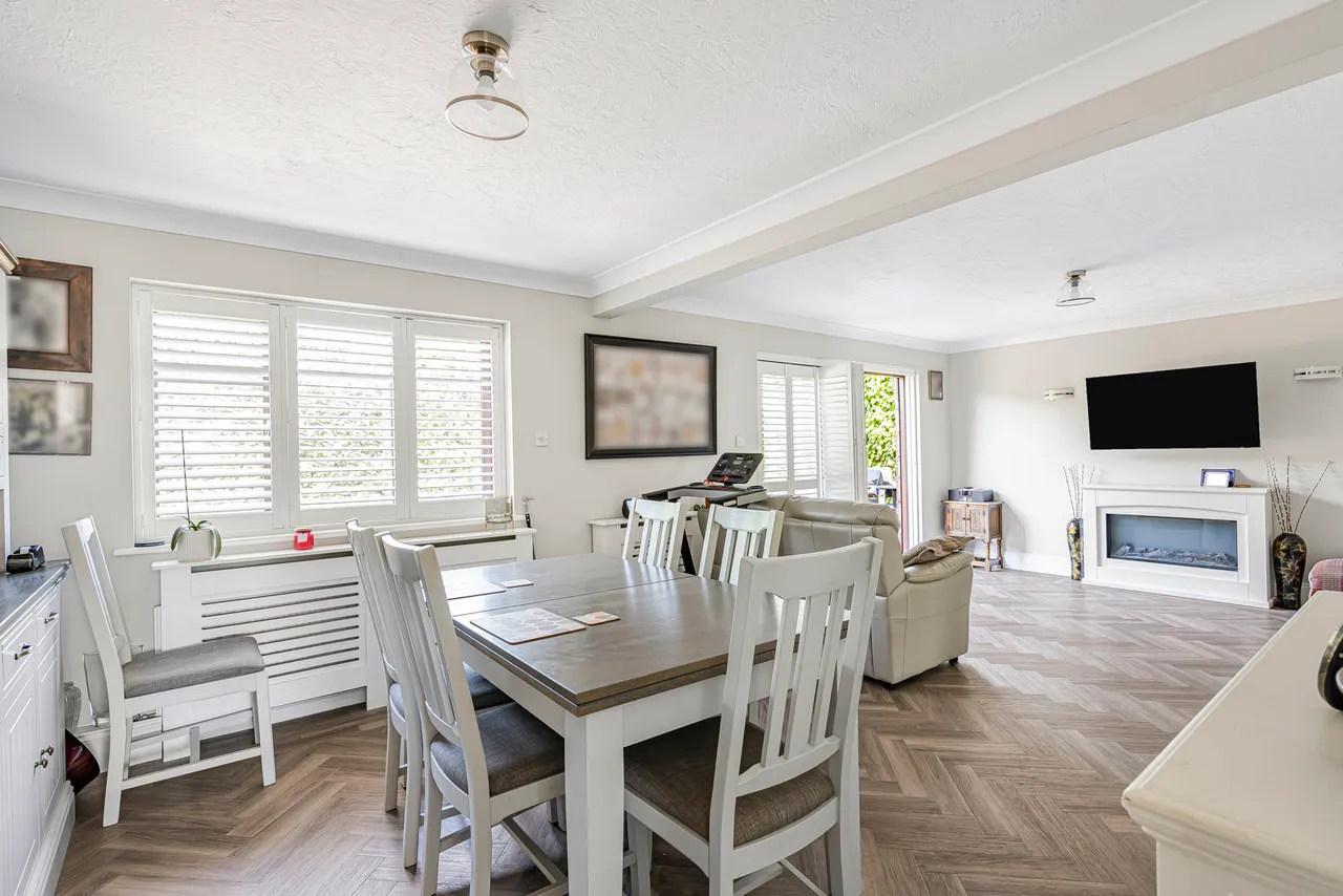 Juniper Gardens, Sunbury-on-Thames, TW16, photo 4