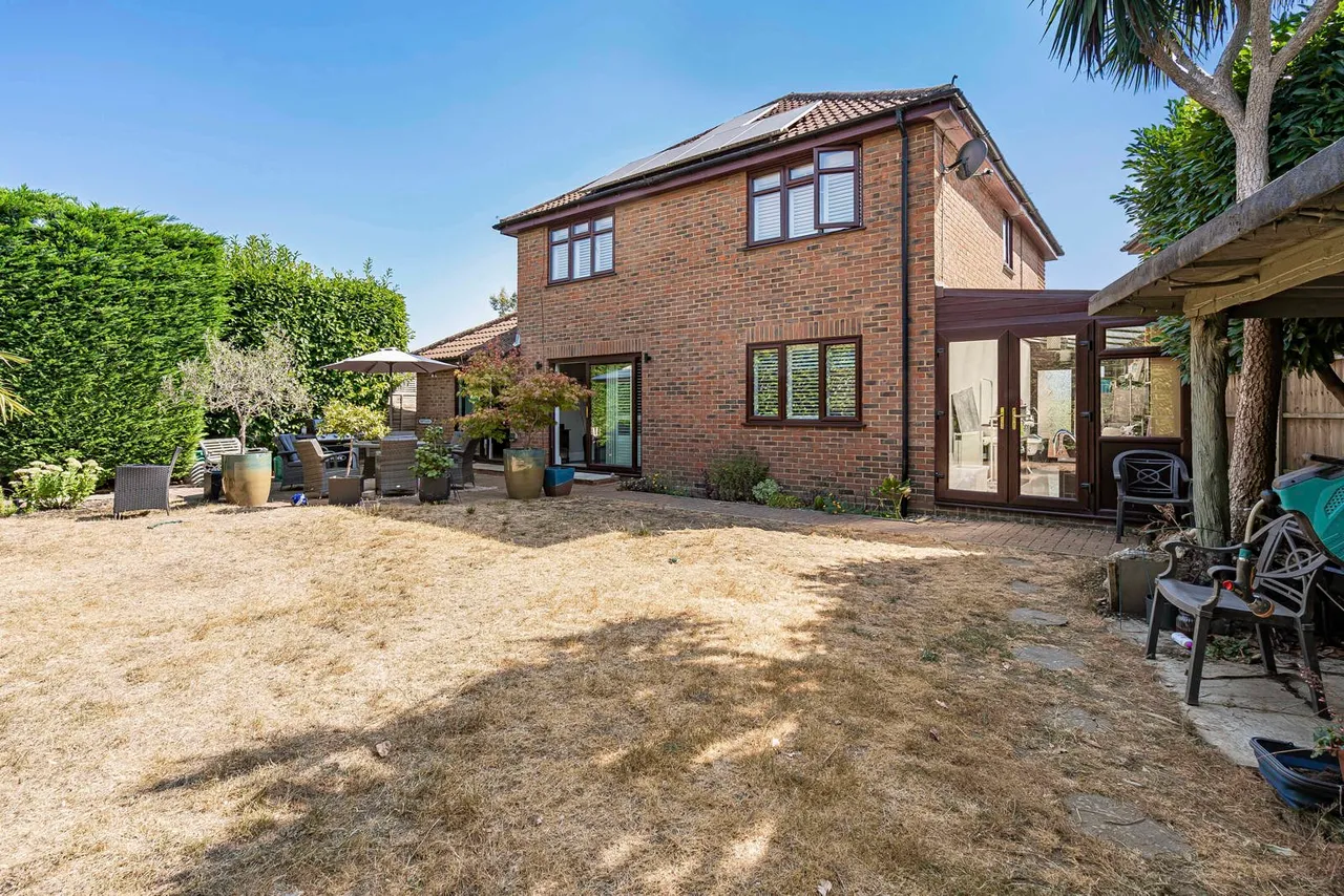 Juniper Gardens, Sunbury-on-Thames, TW16, photo 17