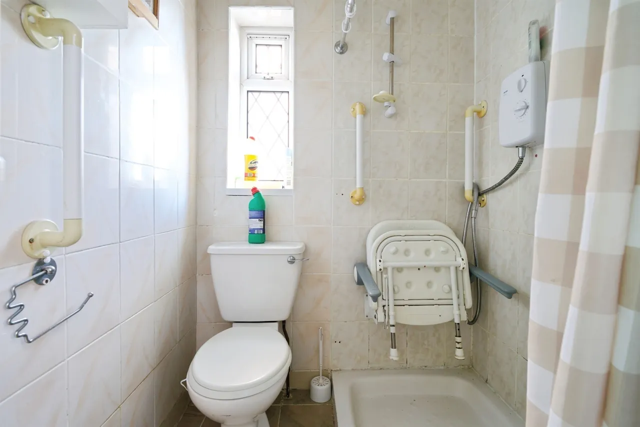 Upper Sheffield Road, Barnsley, S70, photo 13
