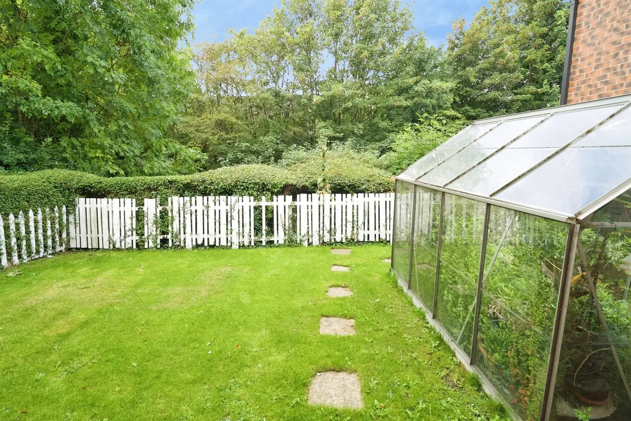 Upper Sheffield Road, Barnsley, S70, photo 19