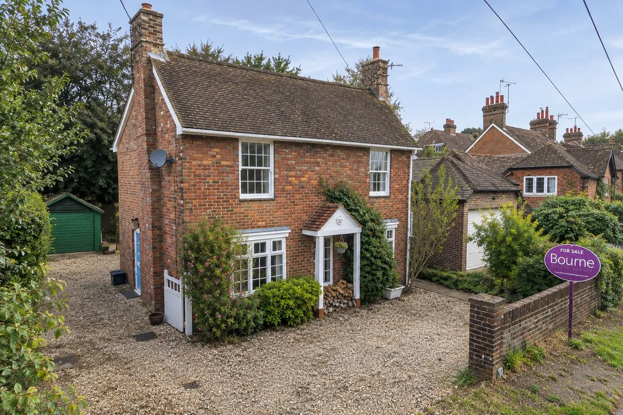4 bed house for sale, Petworth Road, Milford, GU8
