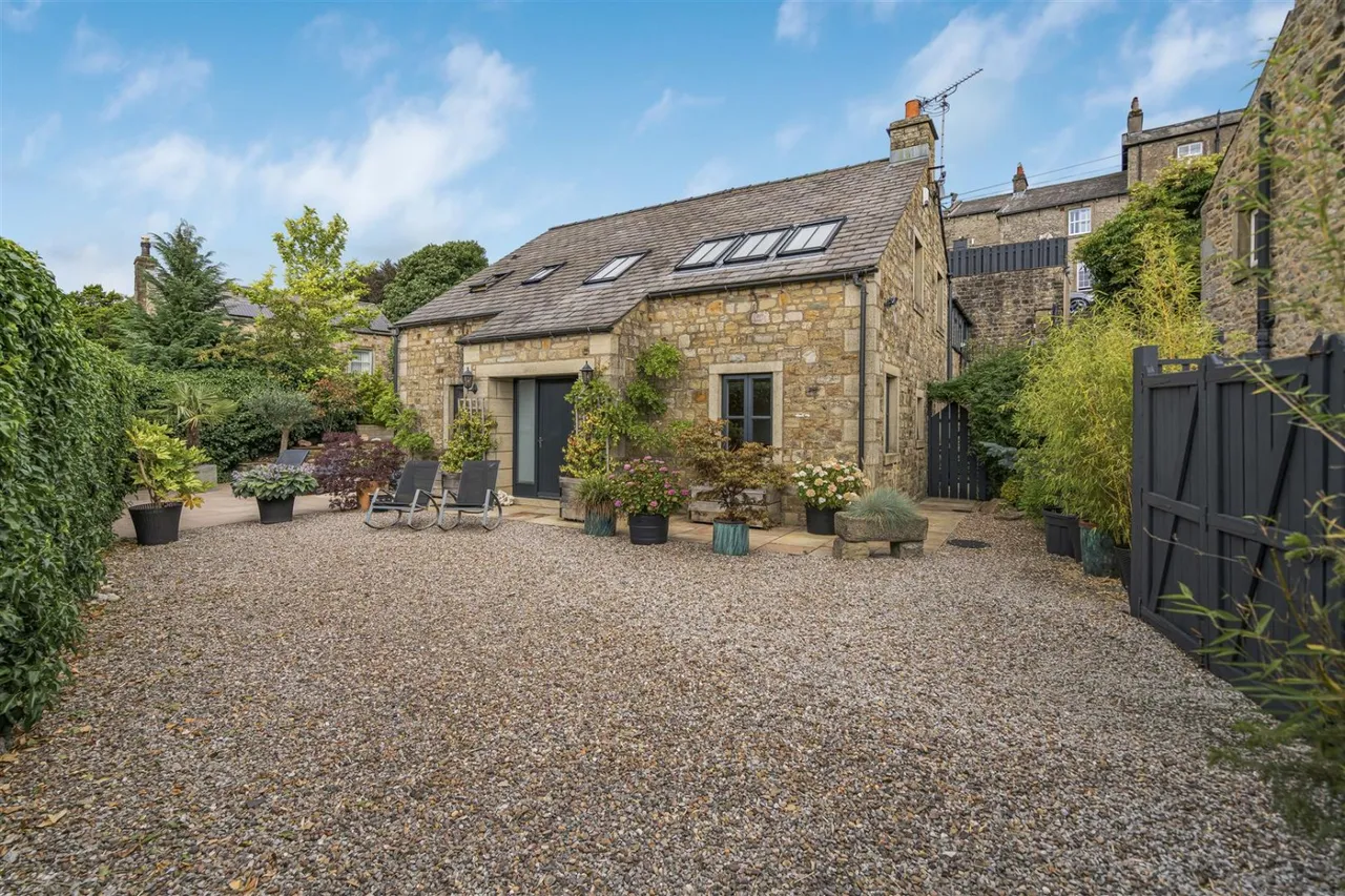 5 bed house for sale — Innkeepers Cottage, Giggleswick, Settle