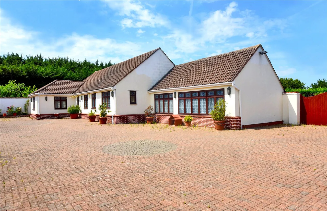 4 bed house for sale, Croydon Lane, Banstead, SM7