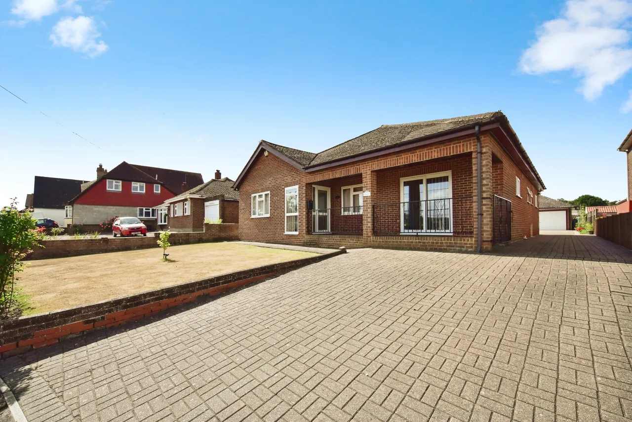 4 bed house for sale — Higham Road, Rochester