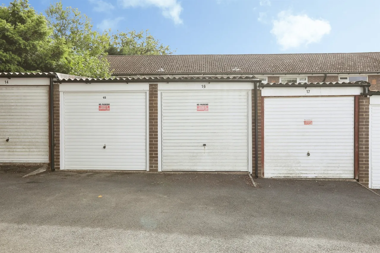 London Road, East Grinstead, photo 7