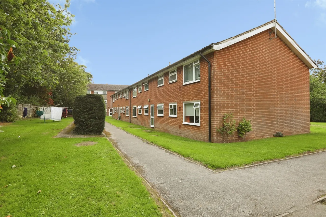 London Road, East Grinstead, photo 8