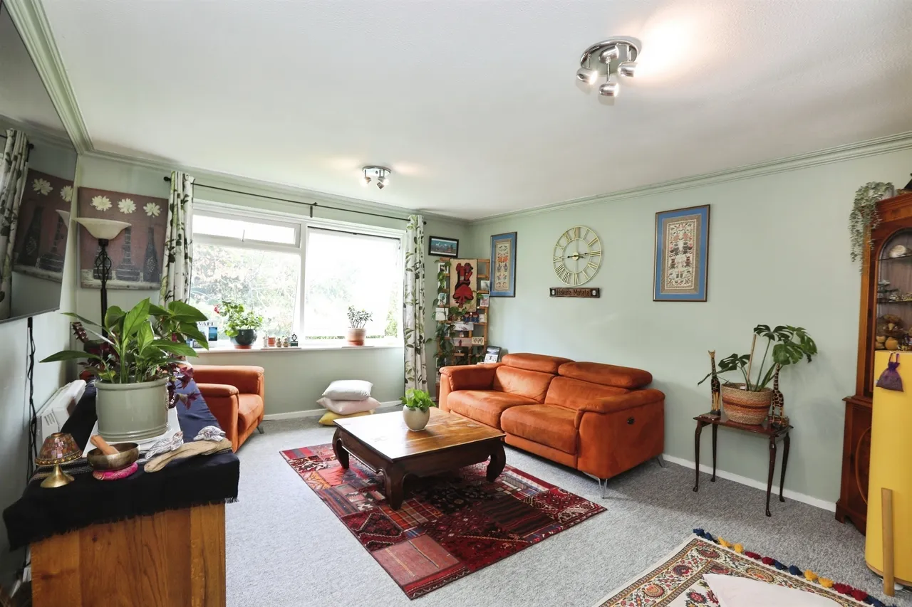 London Road, East Grinstead, photo 3
