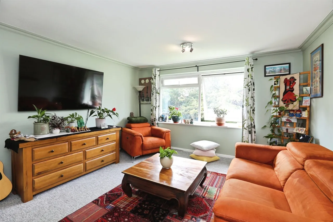 London Road, East Grinstead, photo 2