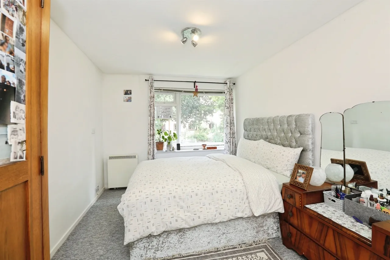 London Road, East Grinstead, photo 5