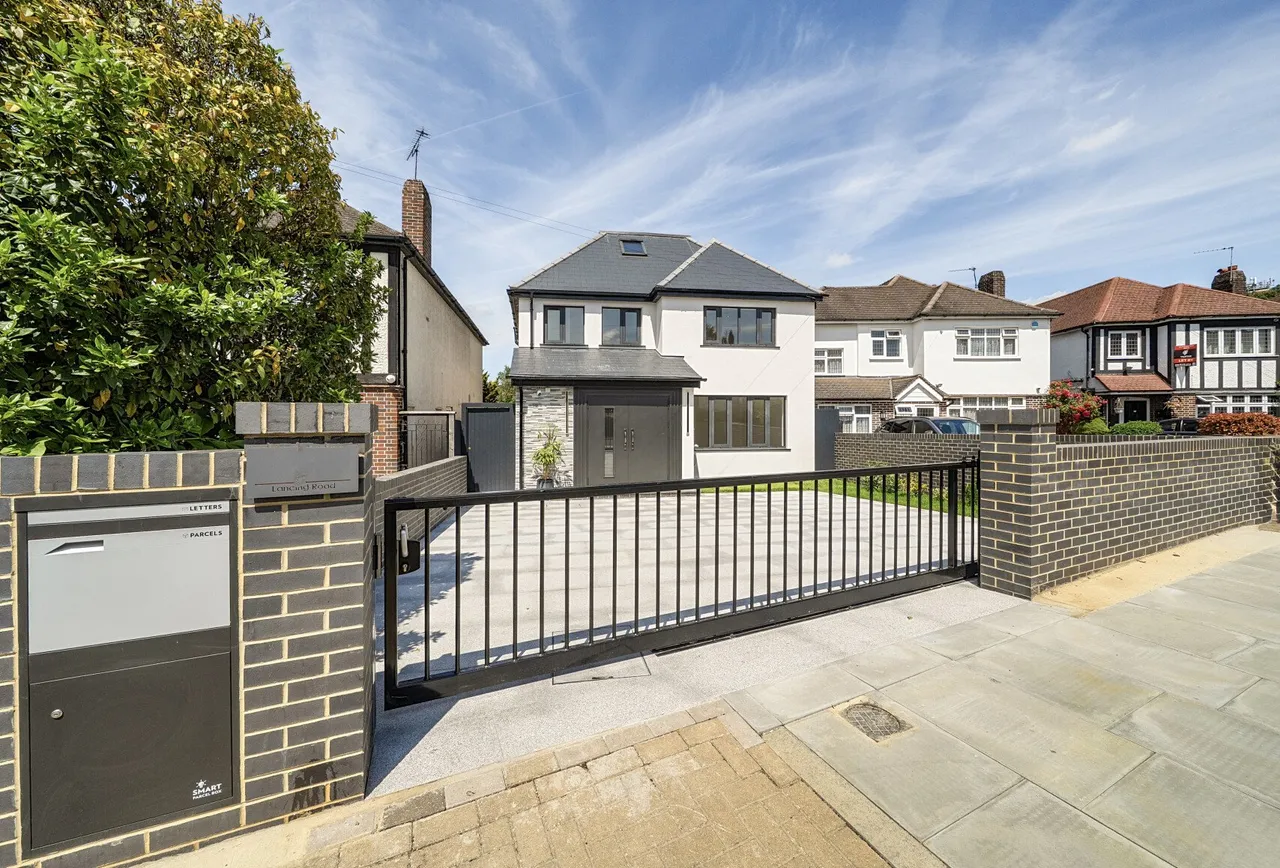 6 bed house for sale — Lancing Road, Orpington, BR6 0QS