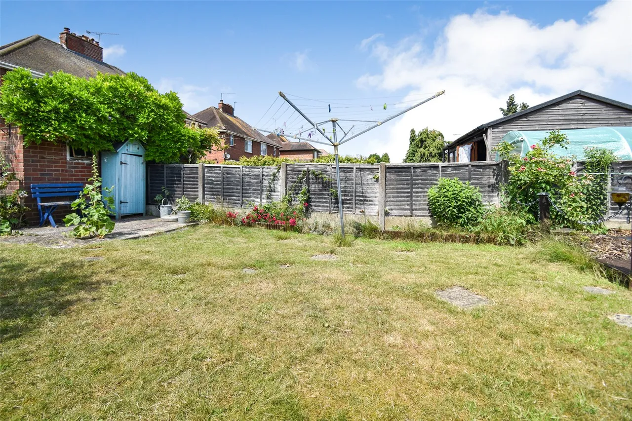 Calvert Close, Aldershot, Hampshire, GU12 4QX, photo 4