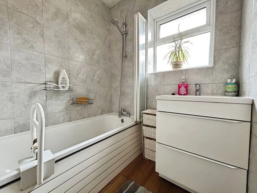 Longfield Avenue, Longfield, Kent, DA3, photo 11