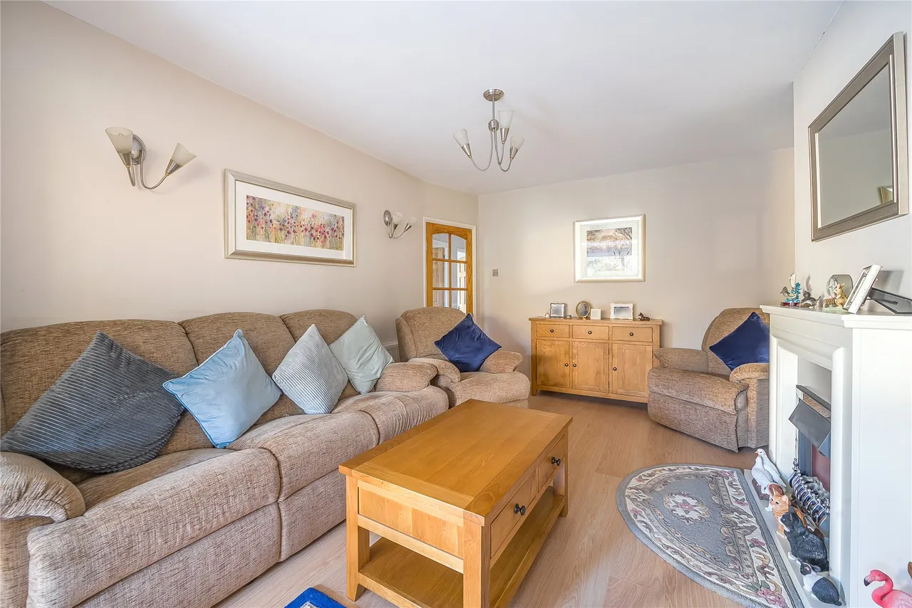 Liberty Lane, Addlestone, KT15, photo 2