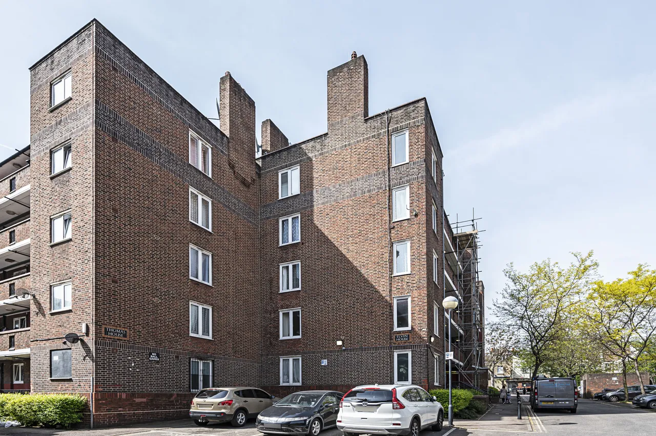 2 bed flat for sale — 9 Elvin House, Morning Lane, London