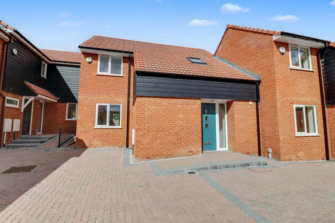 3 bed house for sale, Fairview Crescent, Rayleigh, SS6
