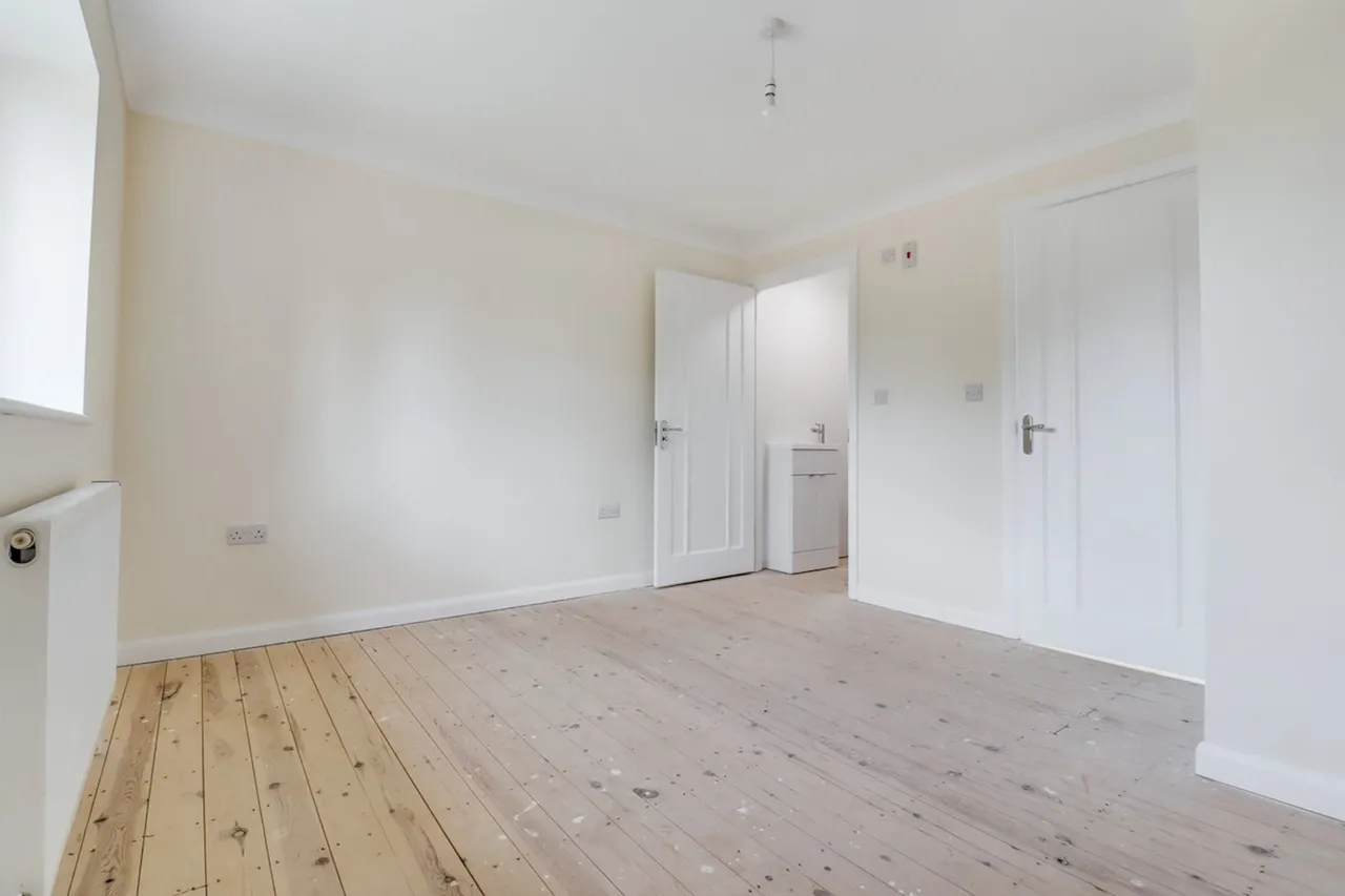 Fairview Crescent, Rayleigh, SS6, photo 8