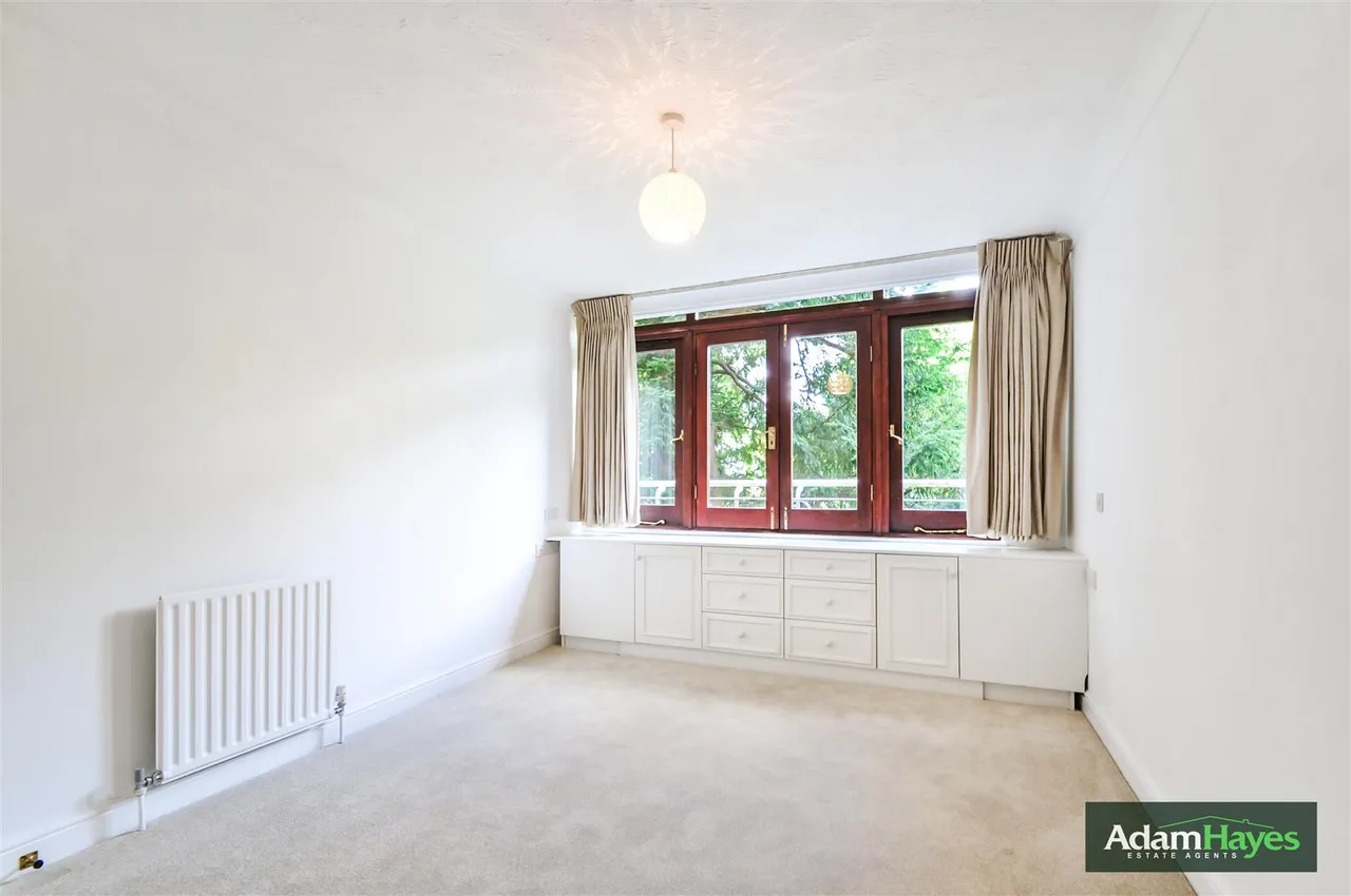 Sandringham Gardens, North Finchley, N12, photo 3