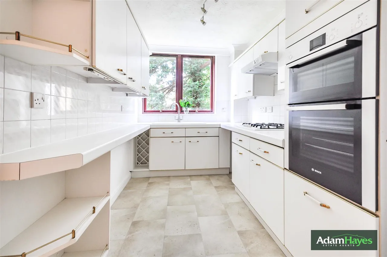 1 bed flat for sale, Sandringham Gardens, North Finchley, N12