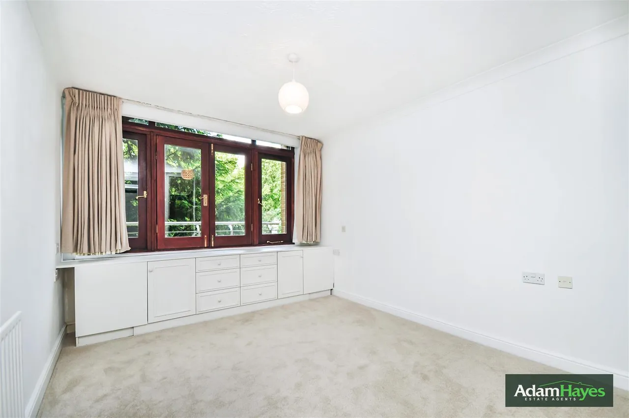 Sandringham Gardens, North Finchley, N12, photo 7