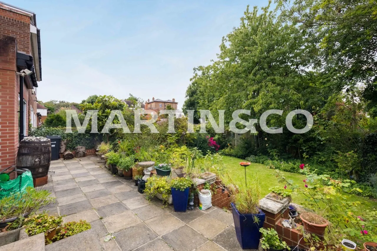 Ellesmere Close, Wanstead, photo 11