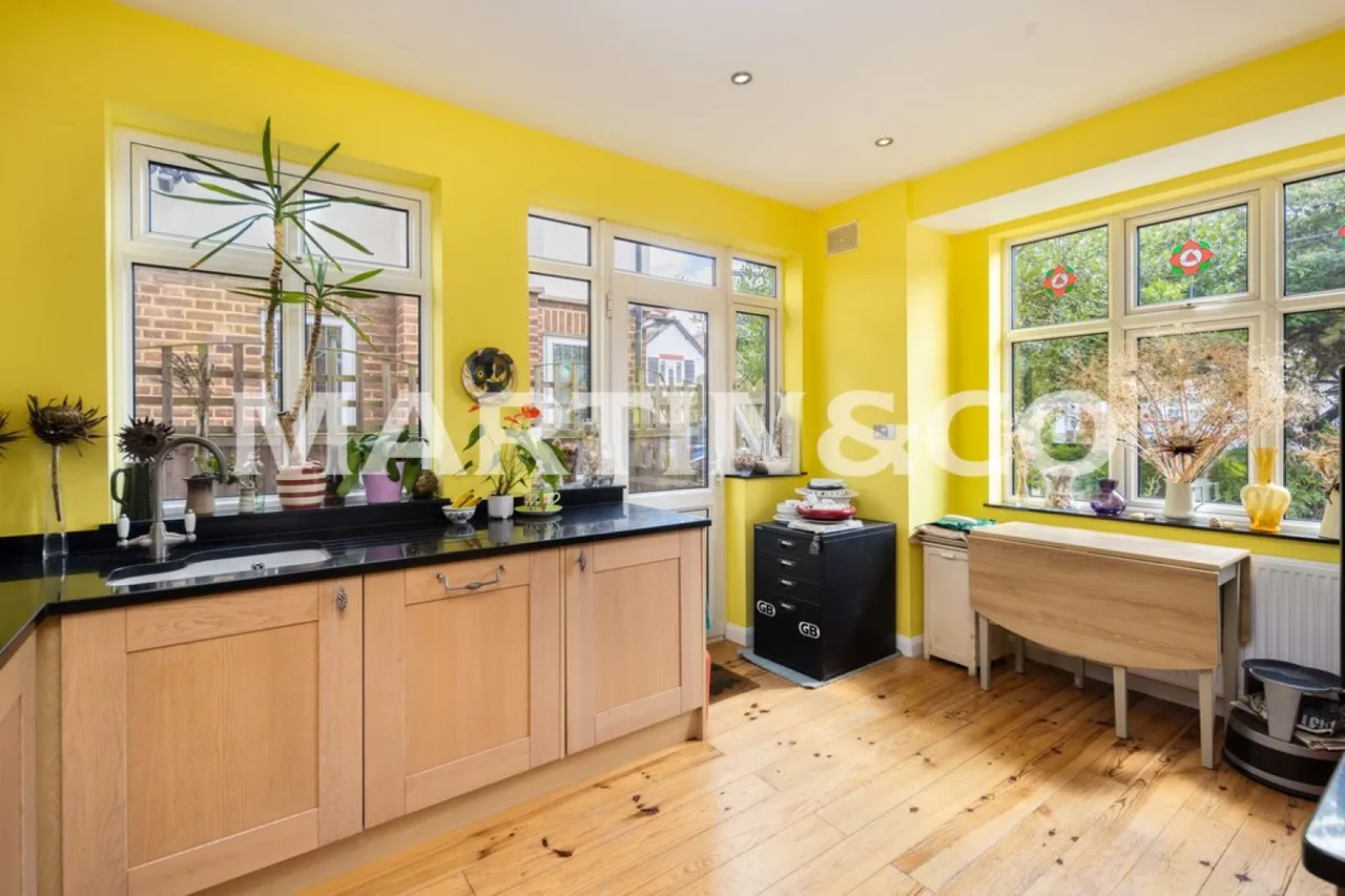 Ellesmere Close, Wanstead, photo 8