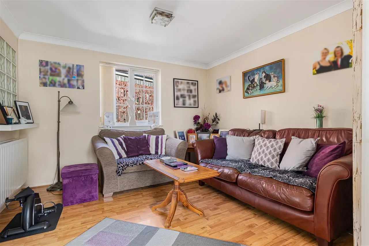 Shannon Close, Haverhill, CB9, photo 3