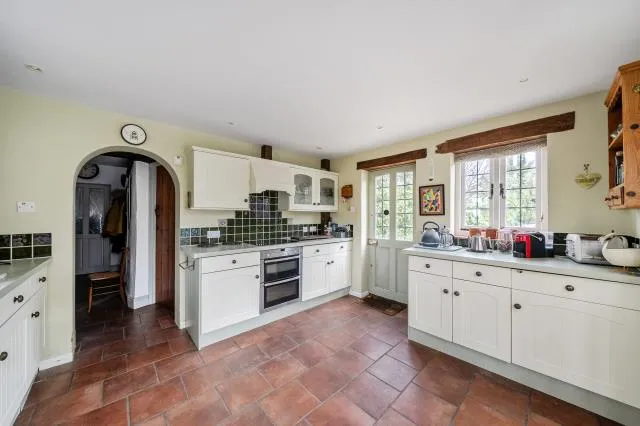 Old Chertsey Road, Chobham, GU24, photo 11