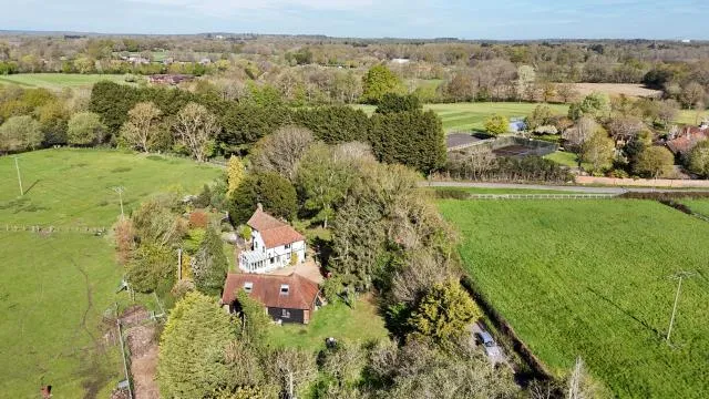 Old Chertsey Road, Chobham, GU24, photo 3