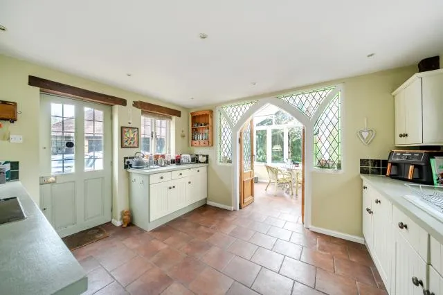 Old Chertsey Road, Chobham, GU24, photo 12