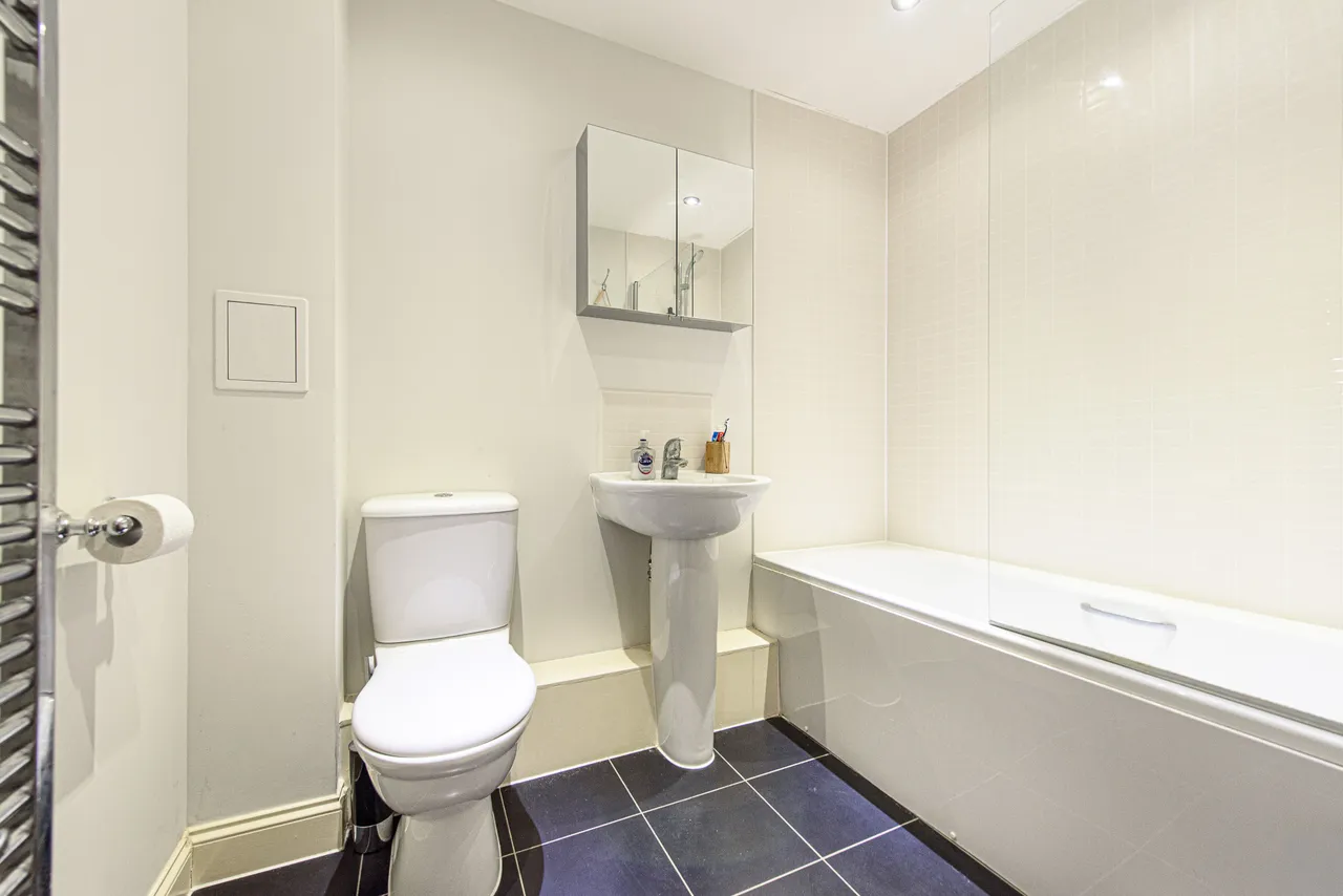 Flat 26, Harvil Court, London, photo 7