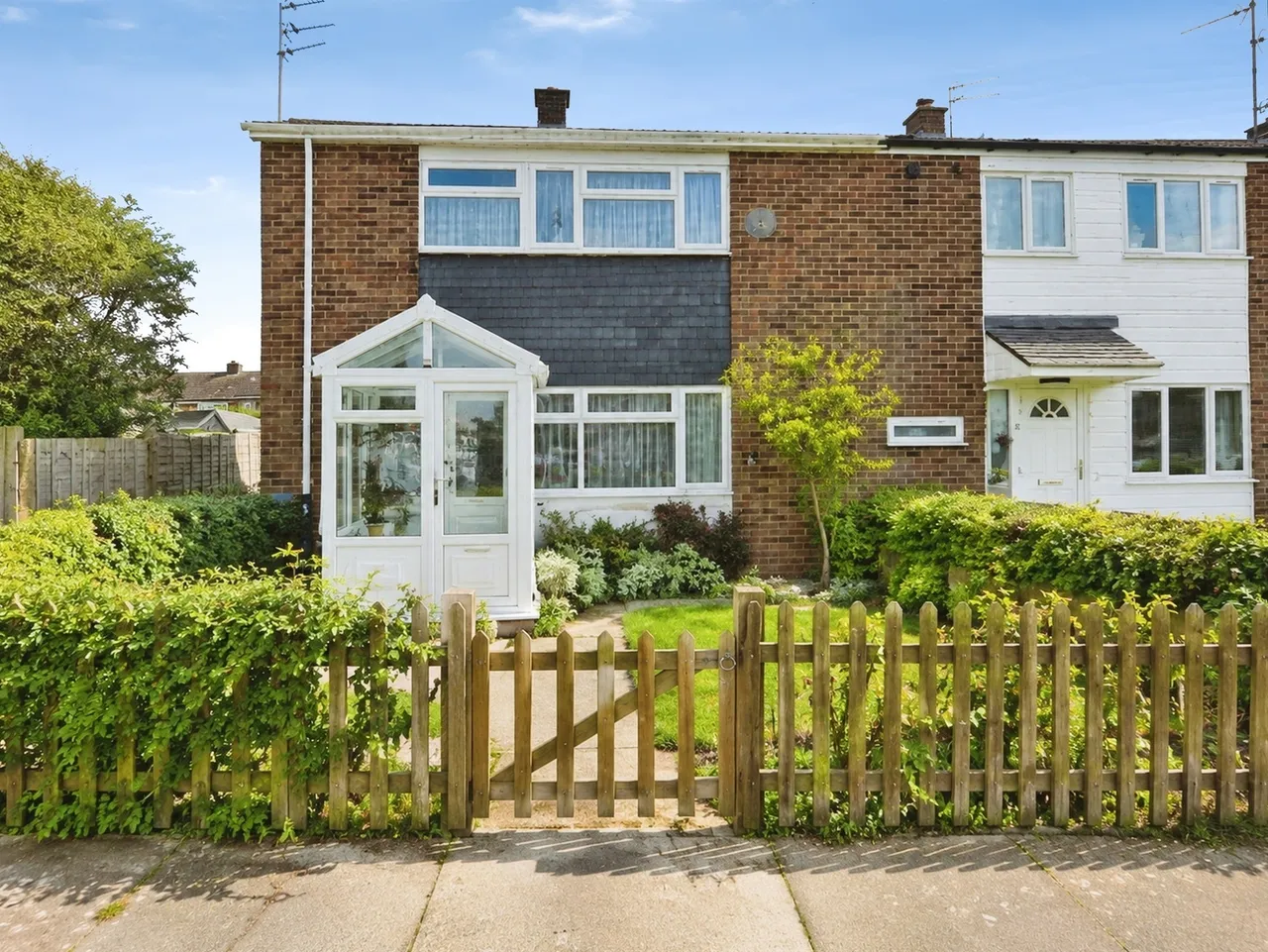 3 bed house for sale — Cleveland Road, Aylesbury