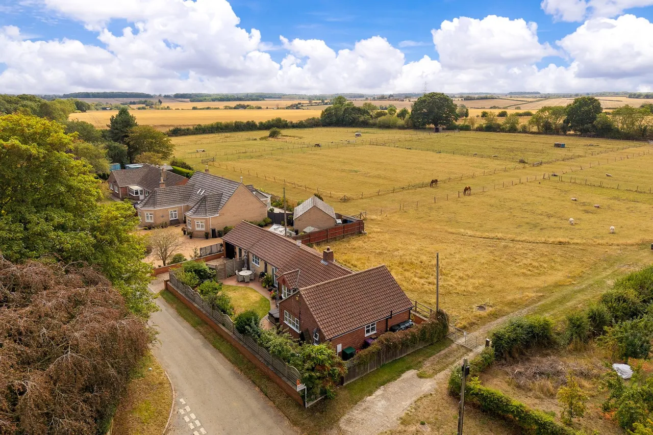 Main Street, Aunsby, NG34, photo 19