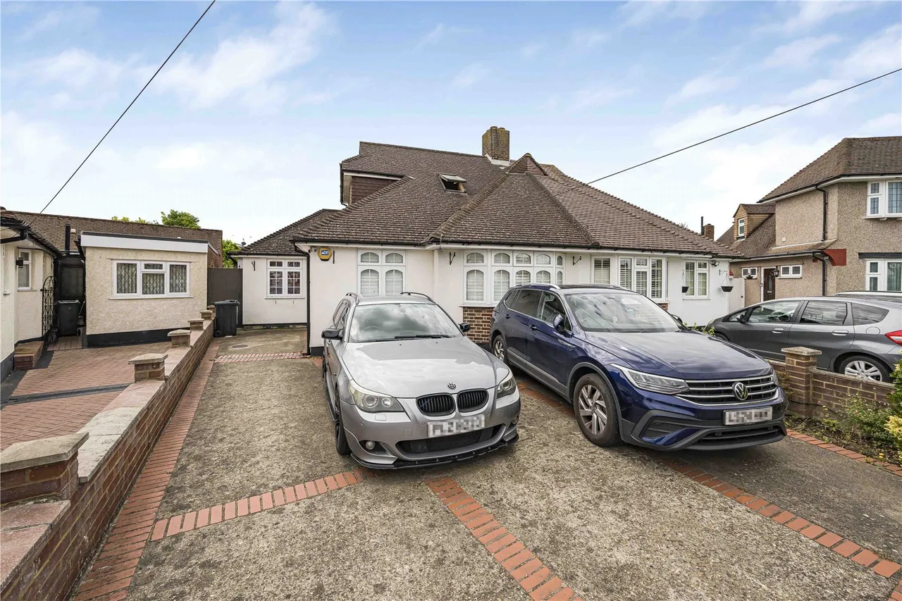 4 bed house for sale, Hardwicke Avenue, Hounslow, TW5