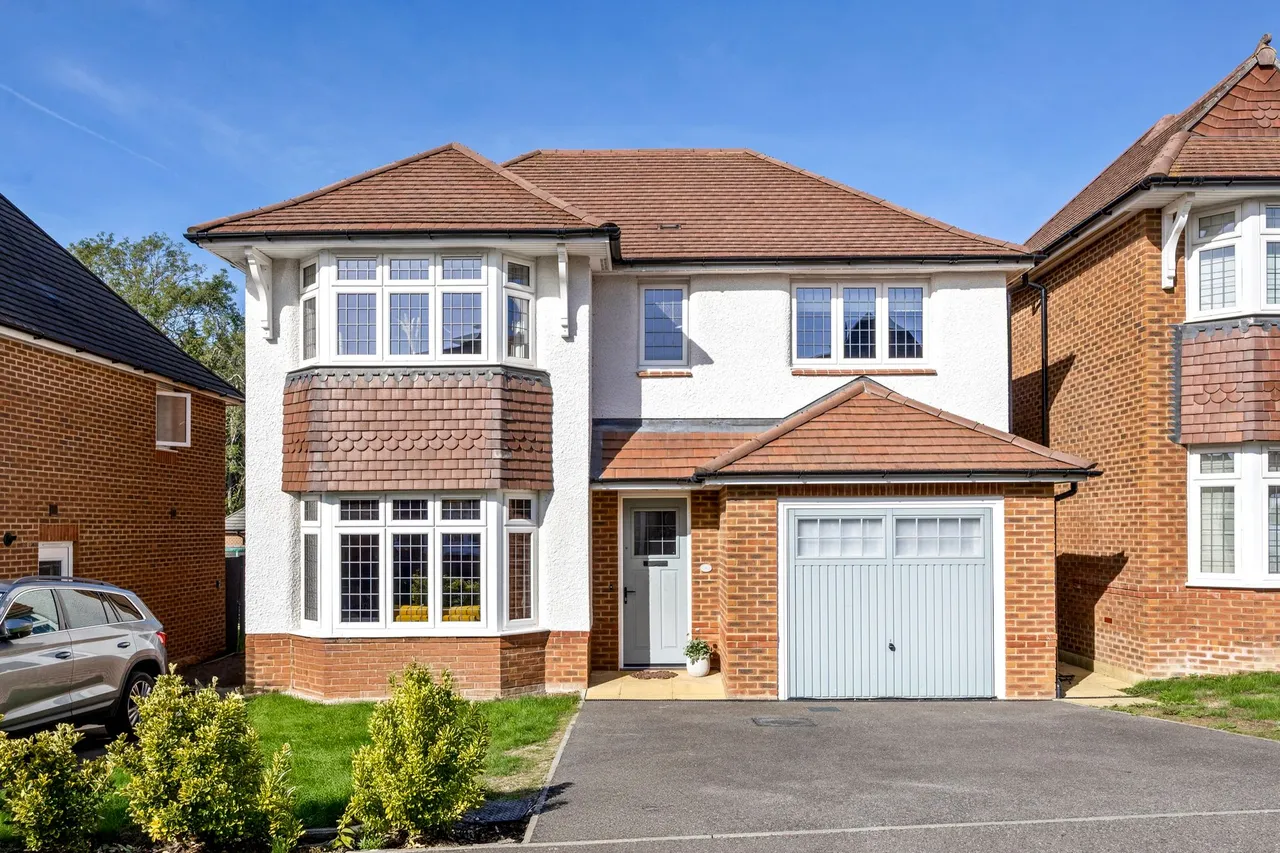 4 bed property for sale, Campbell Mead, Haywards Heath, RH17
