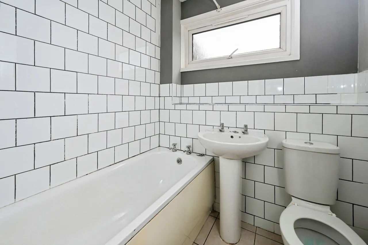 Poplar Avenue, Kirkby-in-Ashfield, Nottingham, Nottinghamshire, NG17, photo 3