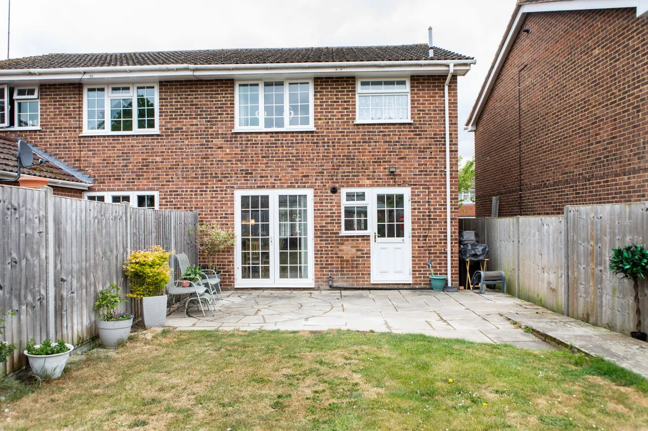 Dorchester Close, Cranbrook Drive, Maidenhead, Berkshire, photo 2