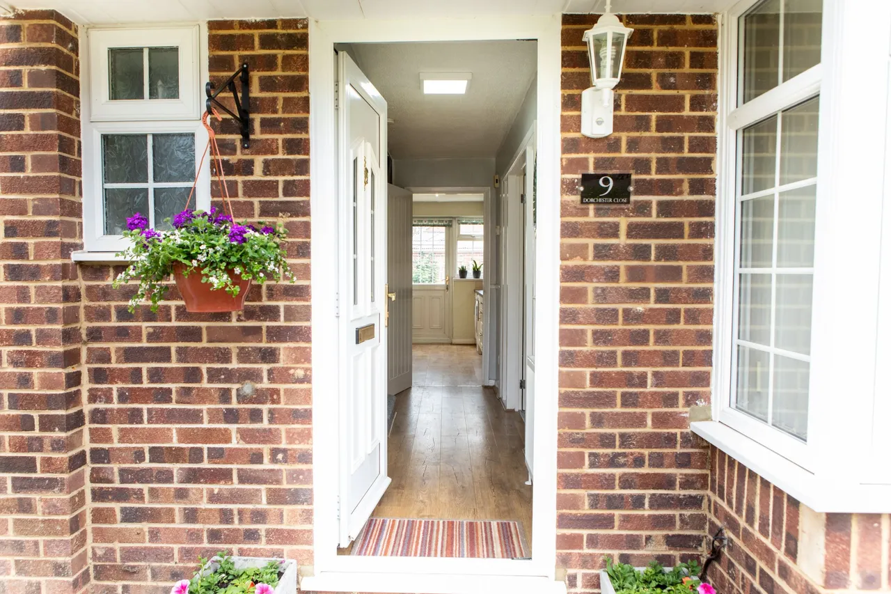 Dorchester Close, Cranbrook Drive, Maidenhead, Berkshire, photo 4