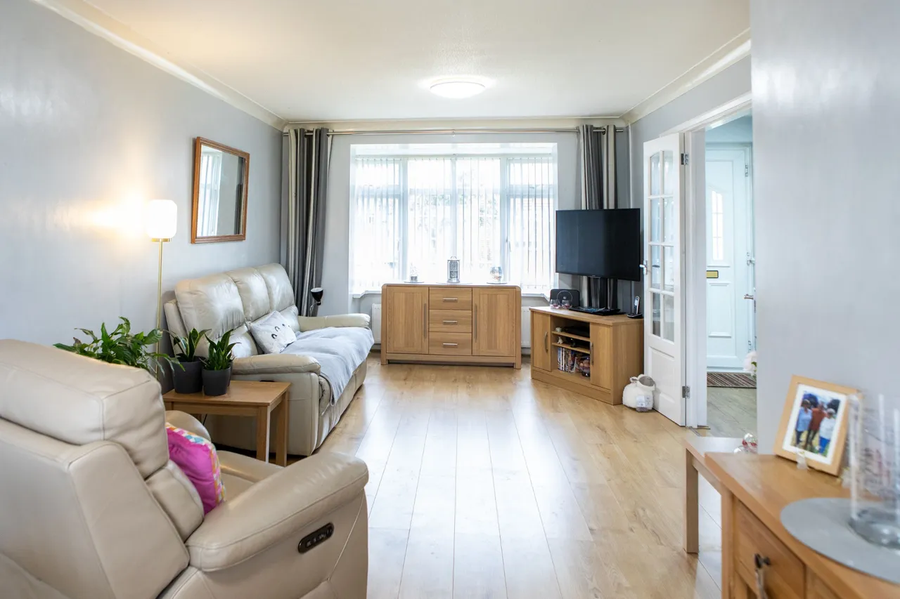 Dorchester Close, Cranbrook Drive, Maidenhead, Berkshire, photo 5