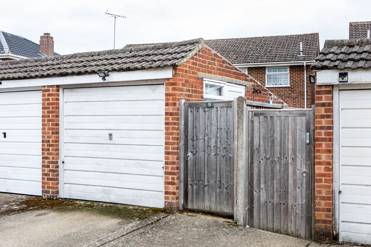 Dorchester Close, Cranbrook Drive, Maidenhead, Berkshire, photo 22