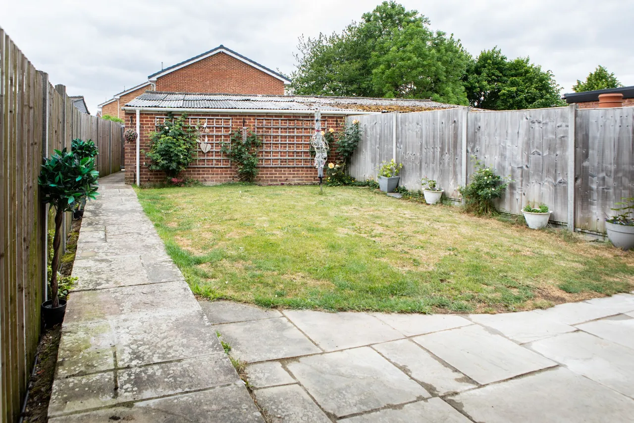 Dorchester Close, Cranbrook Drive, Maidenhead, Berkshire, photo 21