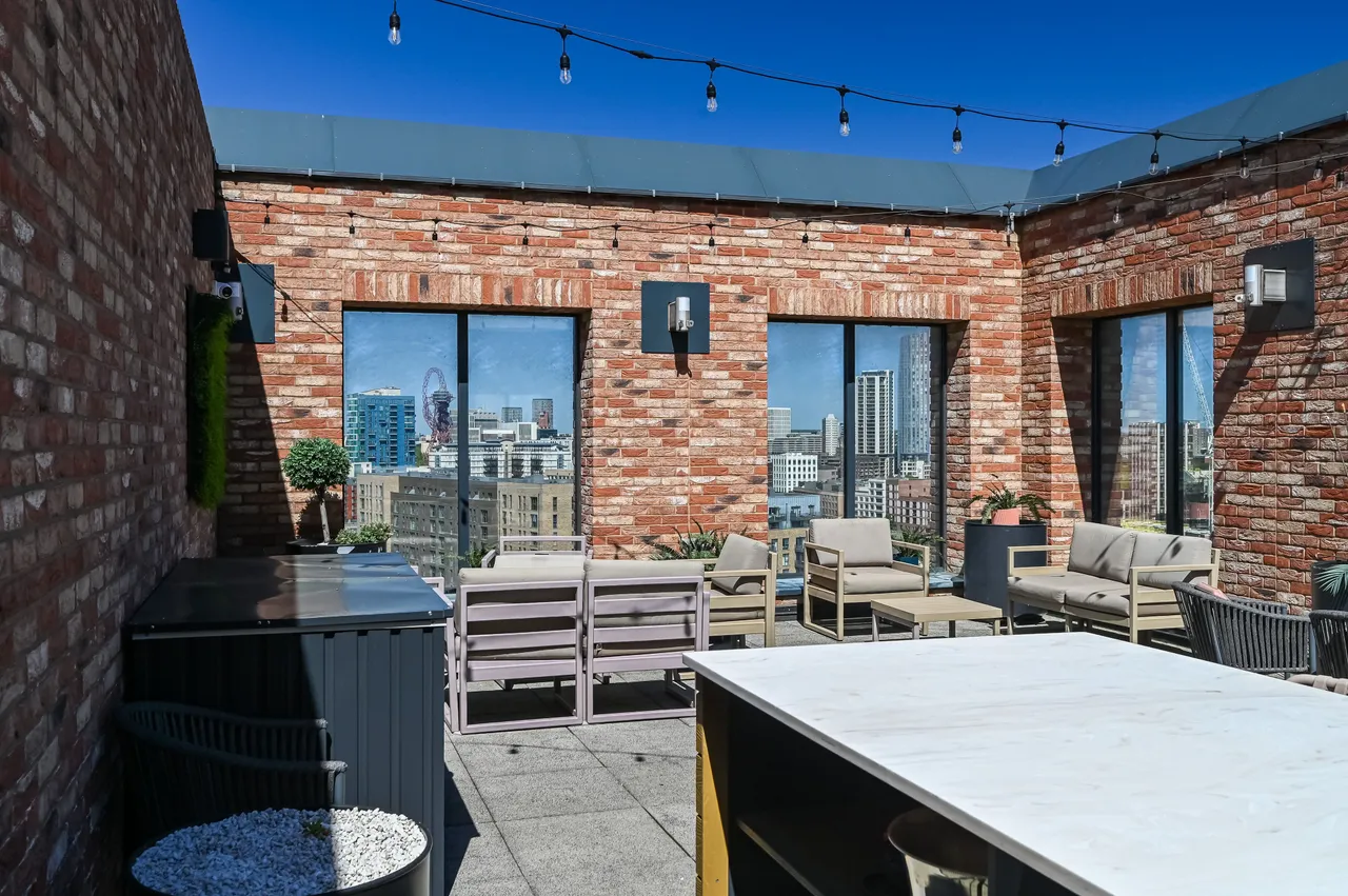 Flat 605 (25% share), Headwater Point, photo 10