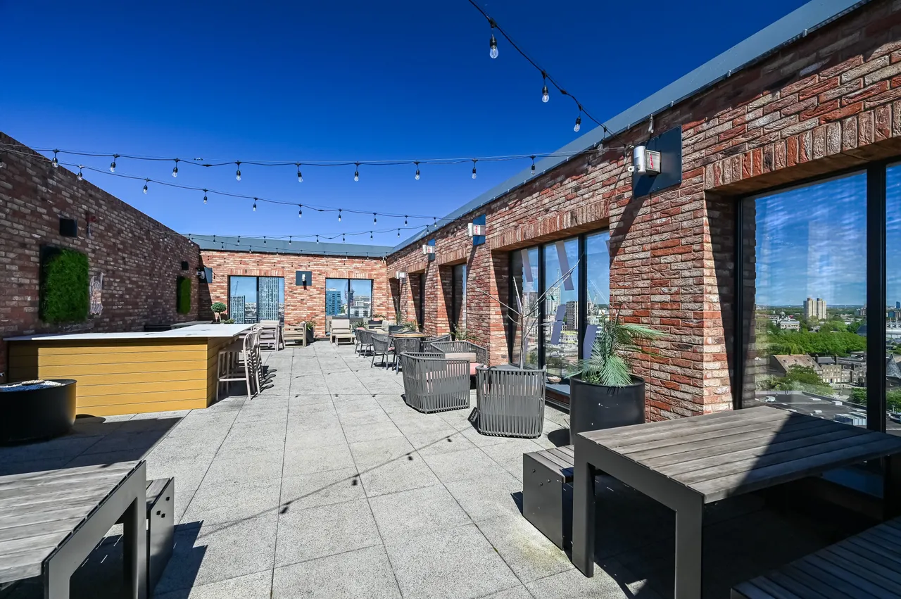 Flat 605 (25% share), Headwater Point, photo 9