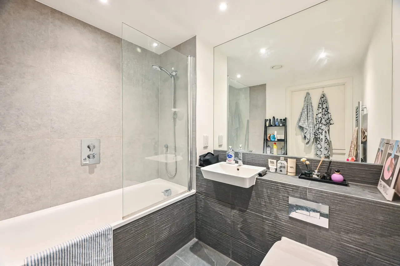 Flat 605 (25% share), Headwater Point, photo 7