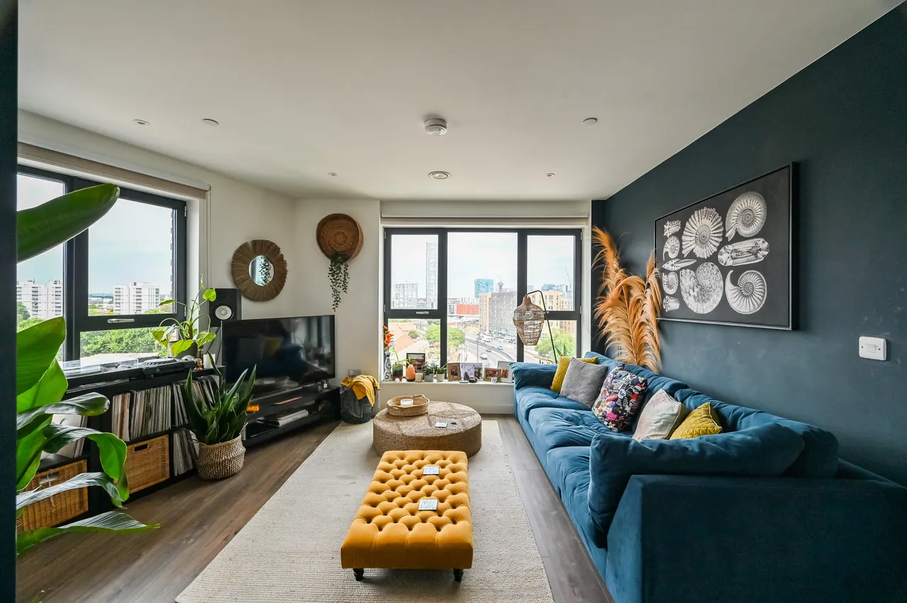 Flat 605 (25% share), Headwater Point, photo 12