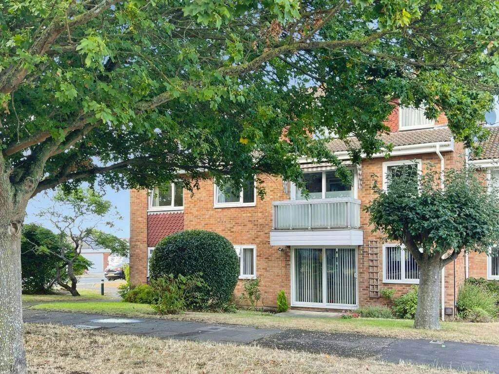 2 bed flat for sale — Princess Margaret Avenue, Lyngate Court Princess Margaret Avenue, CT9