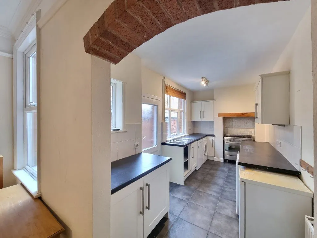 4 bed property to rent, Lytton Road, Leicester, LE2