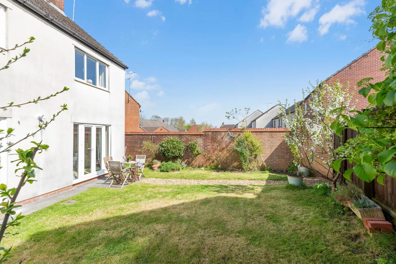 Bell Chase, Yeovil, BA20 2FE, photo 5
